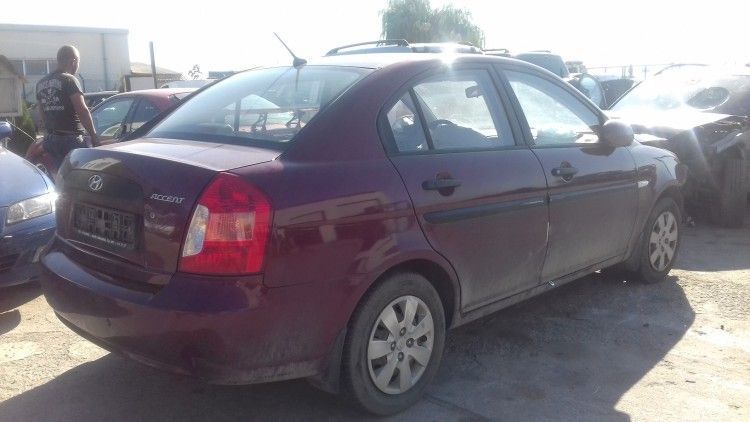 dezmembrez hyundai accent 2007