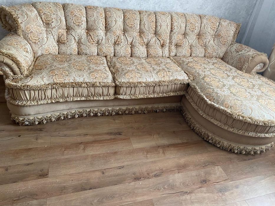 Продам Диван в хорошем состоянии