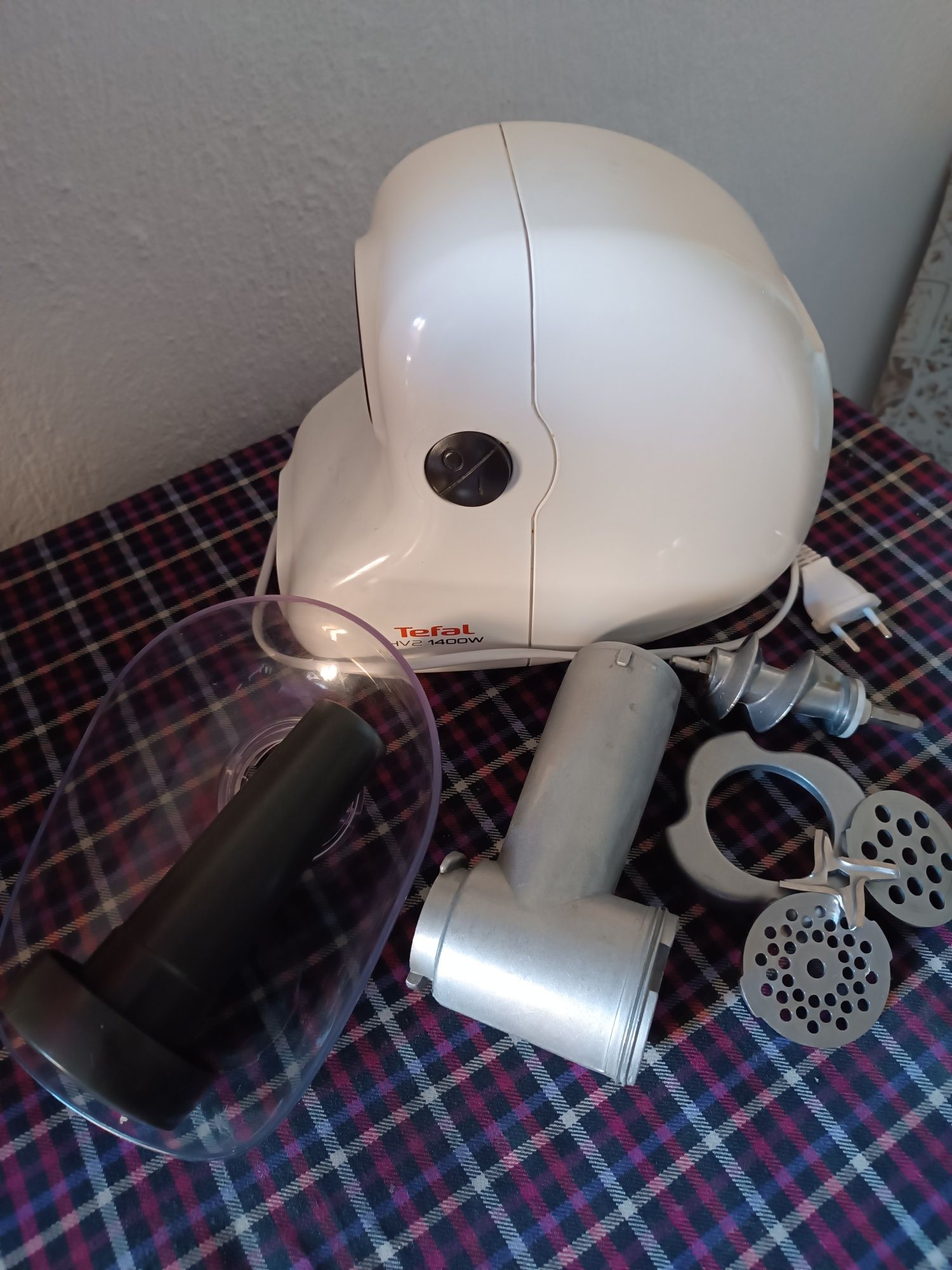 Месомелачка Tefal HV2 1400W.