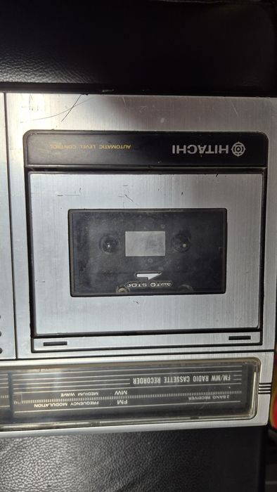 Касетофон Hitachi