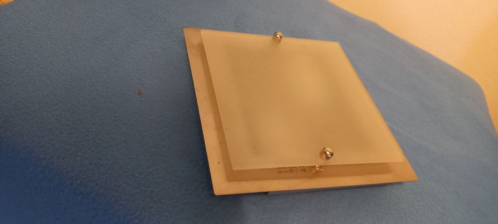 Vând lustre,aplice noi.