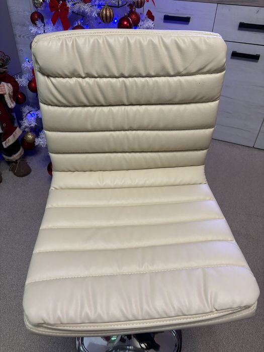 Scaun bar bej ca nou