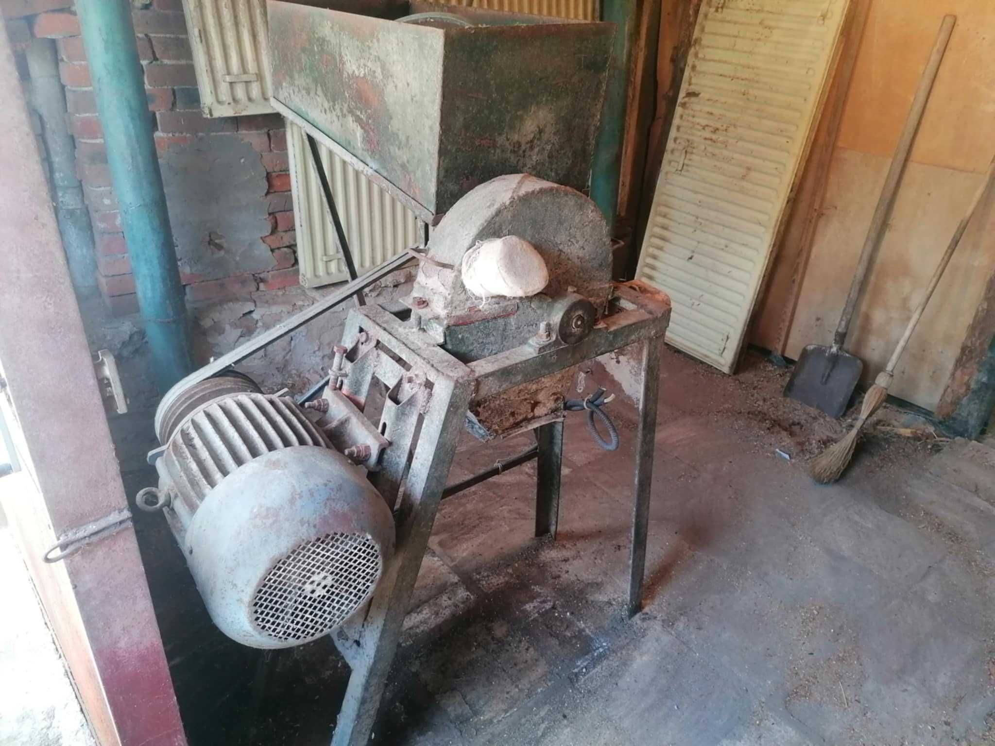 Фуражомелка Ярмомелка за фураж с трифазен мотор 10 kw