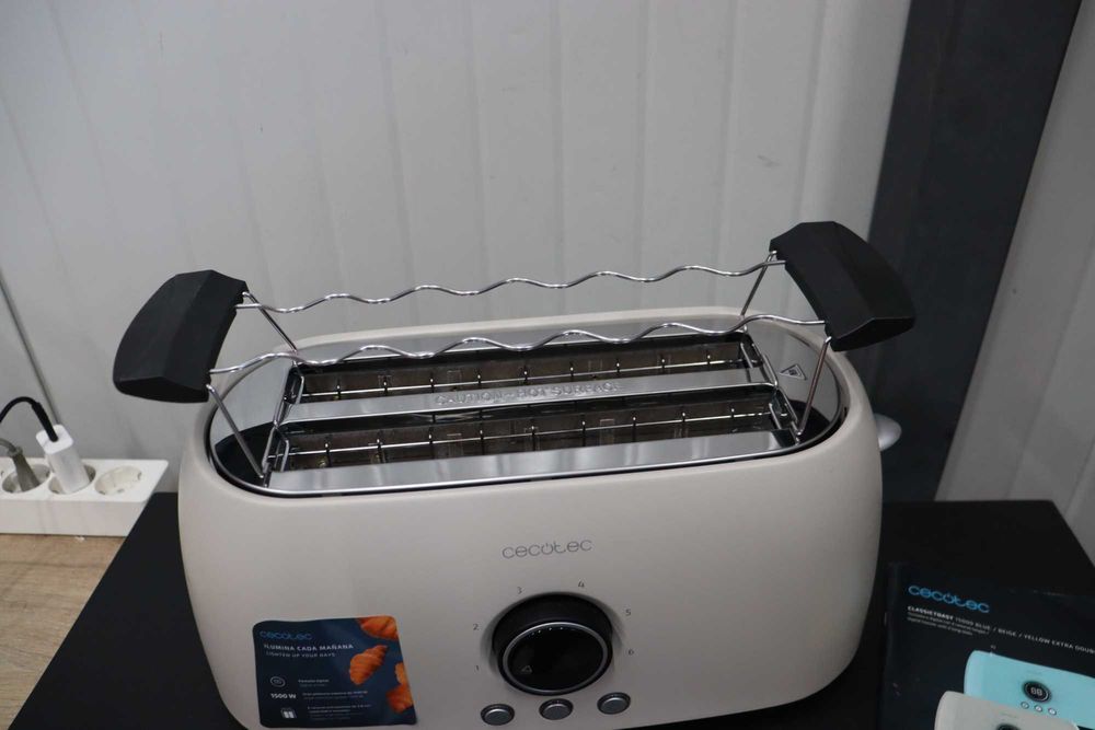 Cecotec ClassicToast 15000 Бежов Двоен Дигитален Тостер 1500W, LED