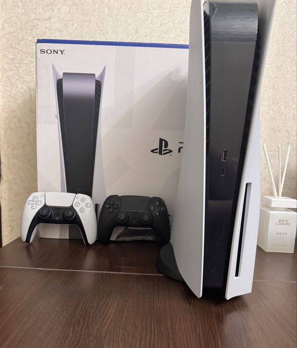 PlayStation 5-два геймпада, работают отлично