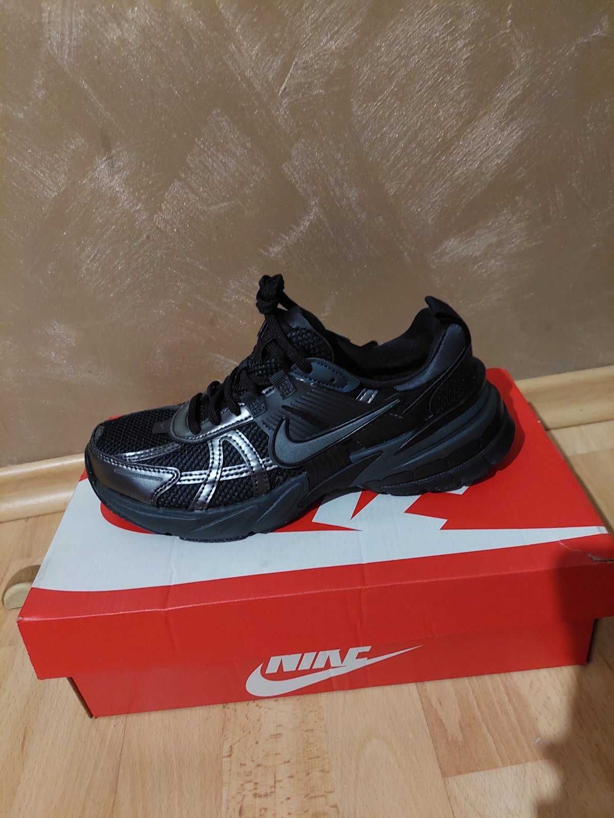 Дамски маратонки Nike