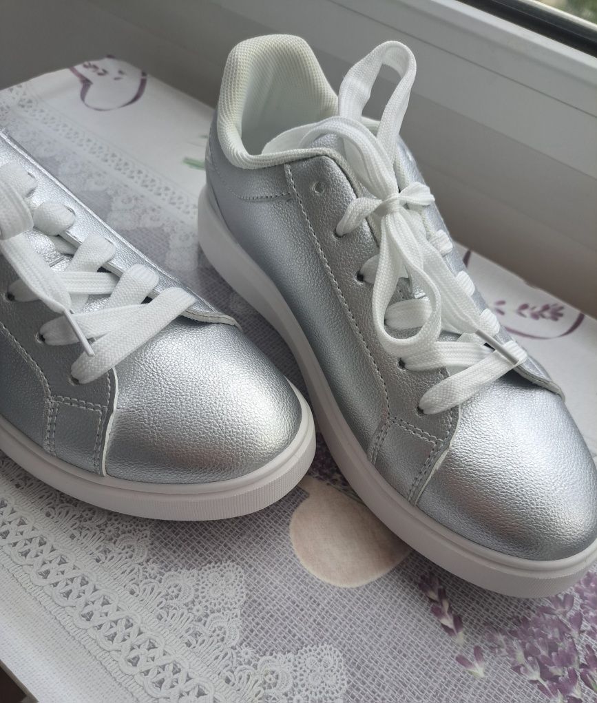 Pantofi sport argintii