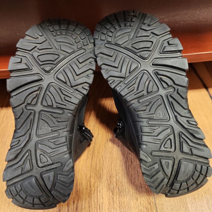 Черни топли боти  N 37 -стелка 24.5 см. в много добро състояние 30 лев