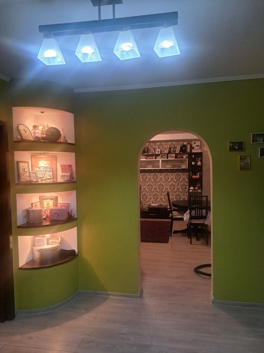 Apartament 3 camere de vânzare