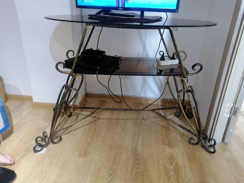 Журнальный стол продам