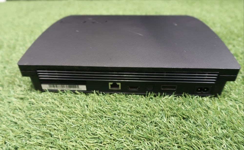 PlayStation 3 Slim с топ играми и джойстиком