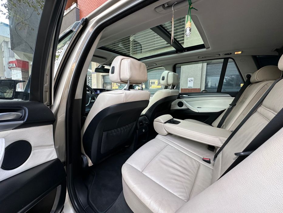 Bmw x5 3.0sd 286cp xd panoramic carplay camera piele alba intretinuta