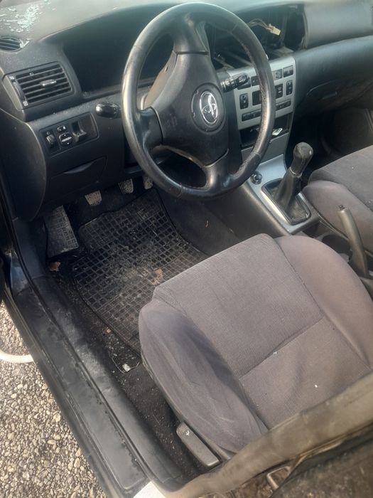 Продавам Тойота корола на части