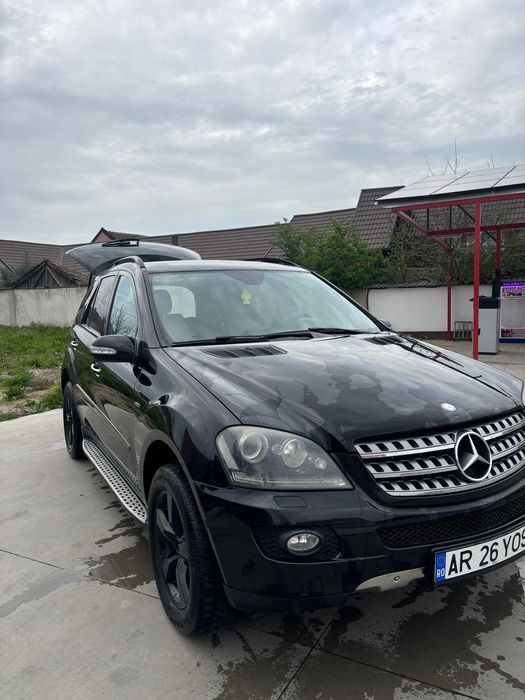 Vând Mercedes ML 320 cdi 4 matic edition 
An 2008
Motor de 3.0 v6
Deta