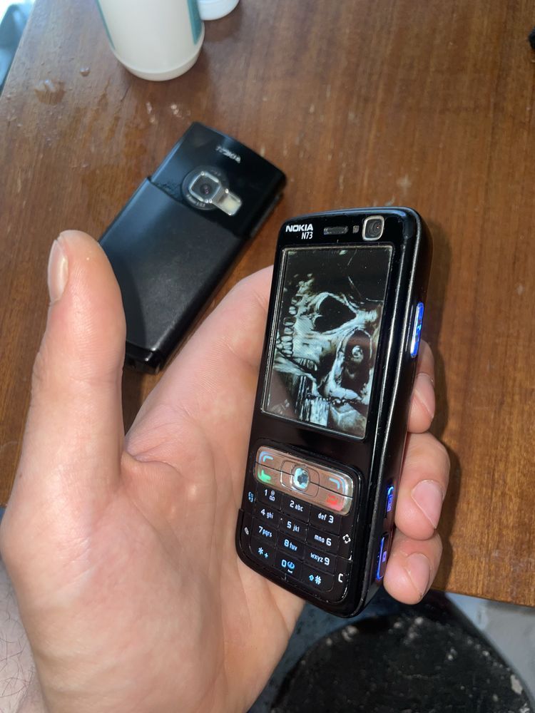 Nokia N73 – ретро телефон с камера фронтална