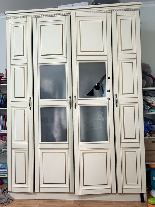 Большой шкаф для детский или спальни