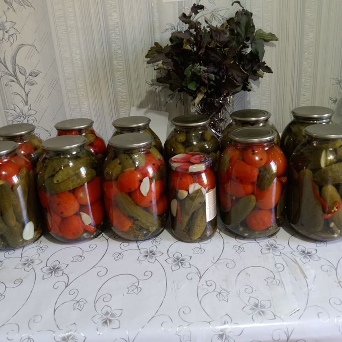 Продам вкусное домашнее соление огурцы помидоры ассорти,лечо,десятка,в