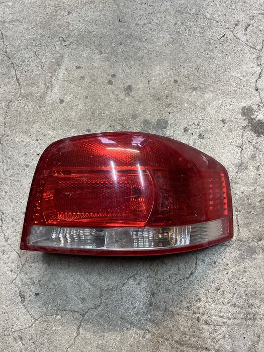 Ляв фар и десен стоп за ауди а4