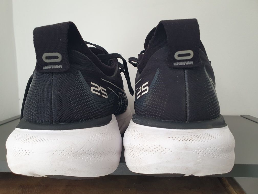Маратонки за бегачи Asics Gel Nimbus 25