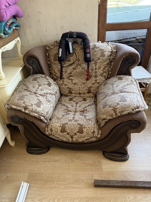 Старое кресло-диван