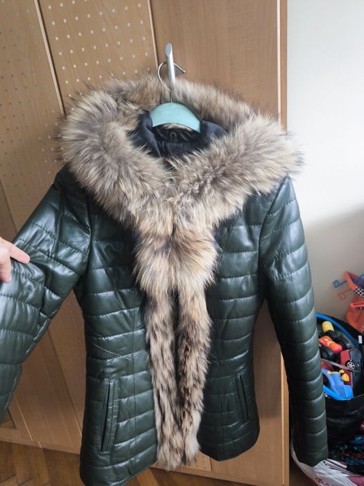 Дамско кожено яке с естествена яка