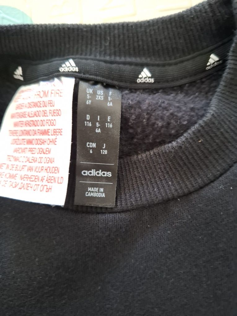Оригинални ансунг на Adidas  без никакви забележки