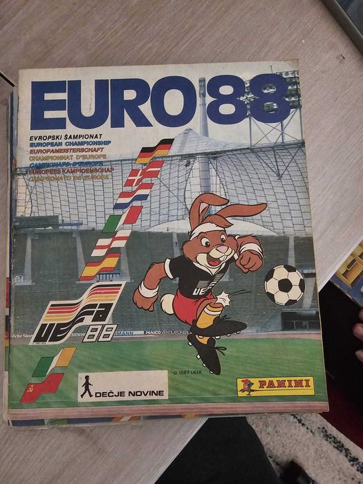 Vand albume football de colectie.