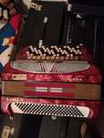 Vând acordeon cu butoane hohner