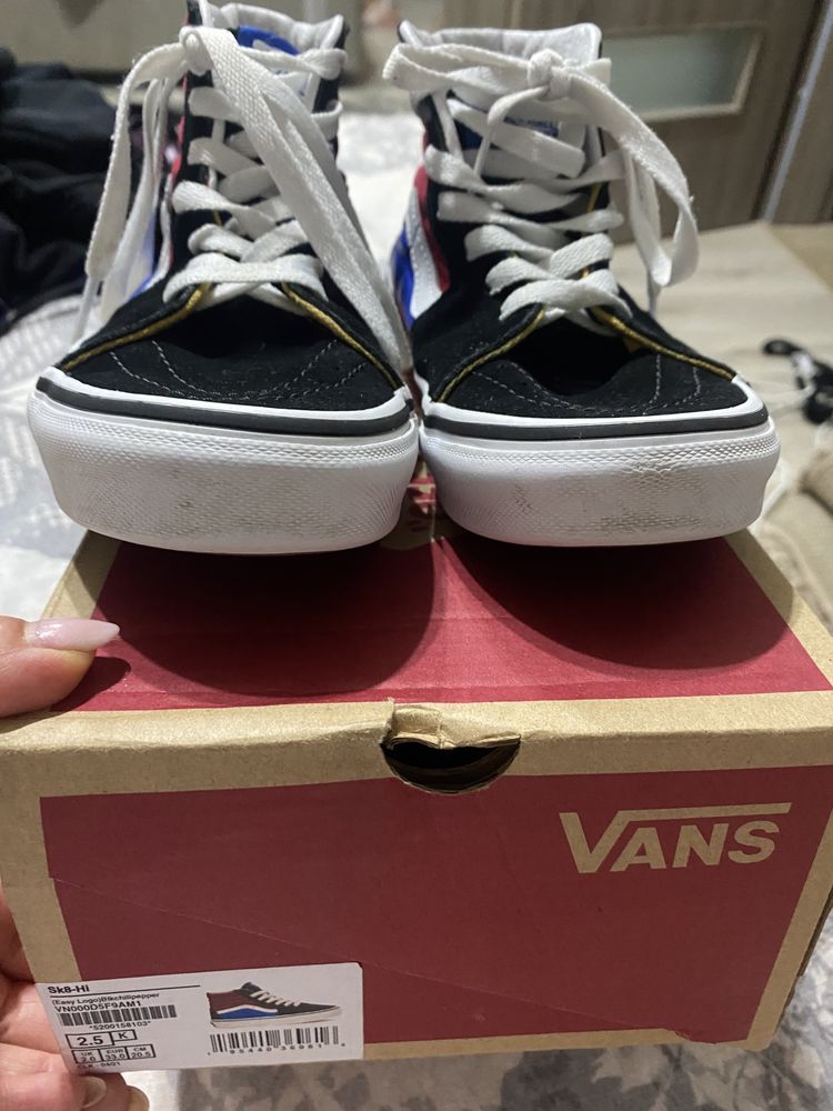 Adidasi Vans originali cu semnatura lui Yny Sebi