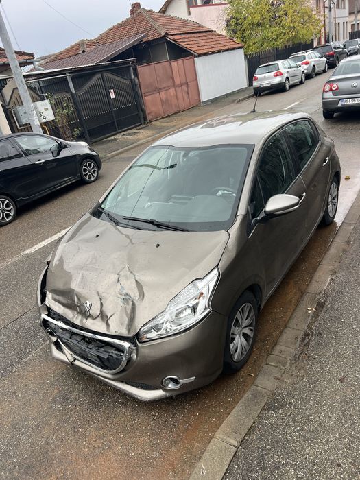 Peugeot 208 1.4 hdi manual avariat lovit motor cutie ok