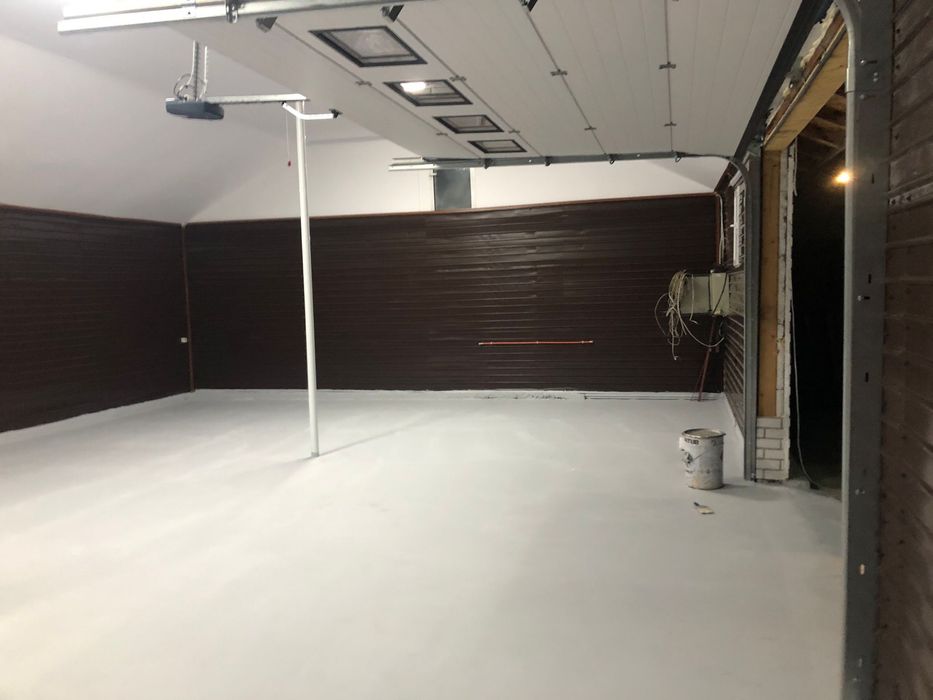 Inchiriez hala pitesti nou renovata cu curte exterioara si parcari