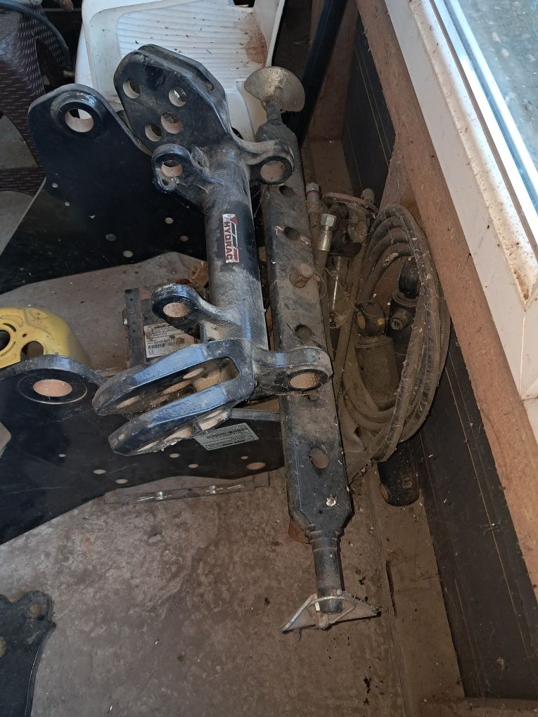 Tiranți față,  priză putere față tractor Deutz