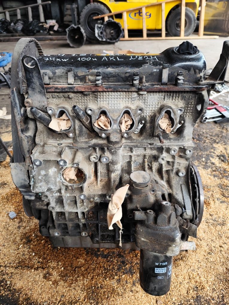 Двигател Vw golf 4 1,6 i 100 k AKL