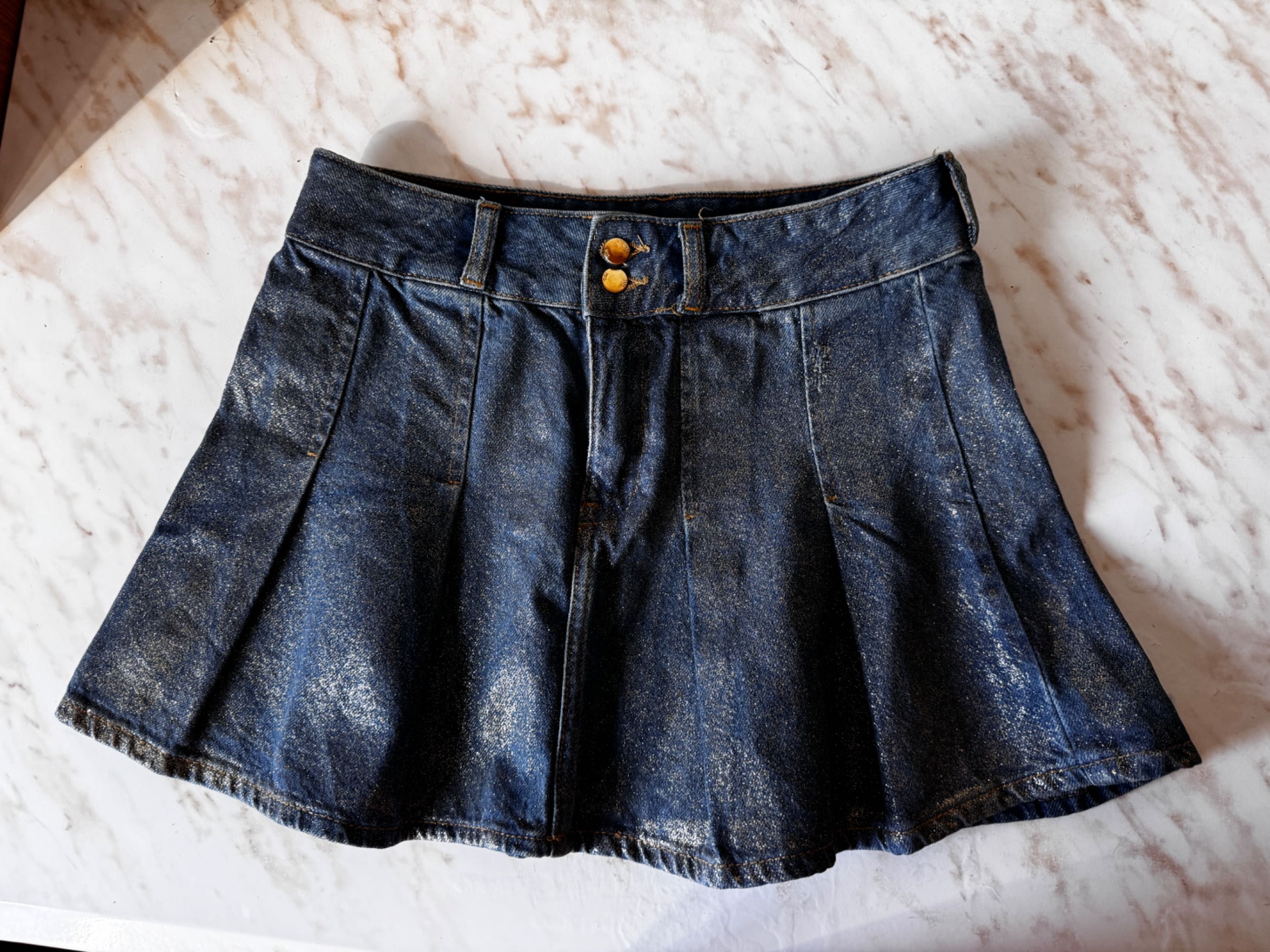 Мини дънкова пола ZARA с плисета и златен блясък
