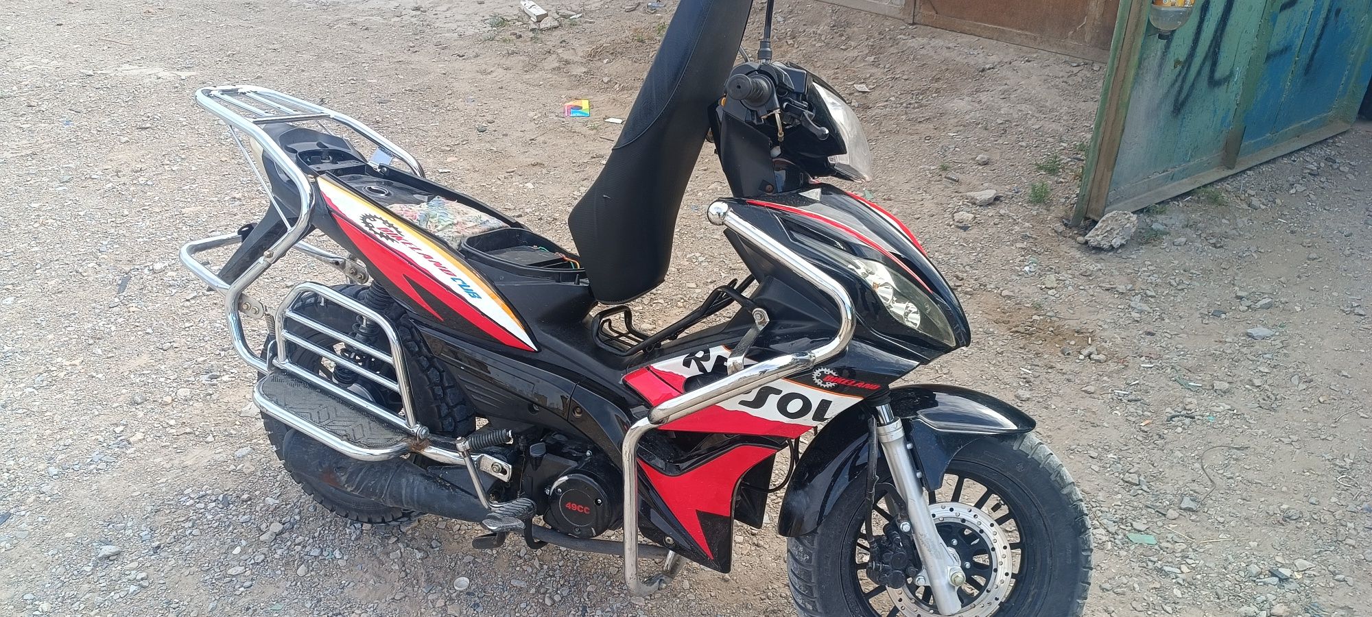Продаётся скутер 110 кубов полу автомат 4  скорости