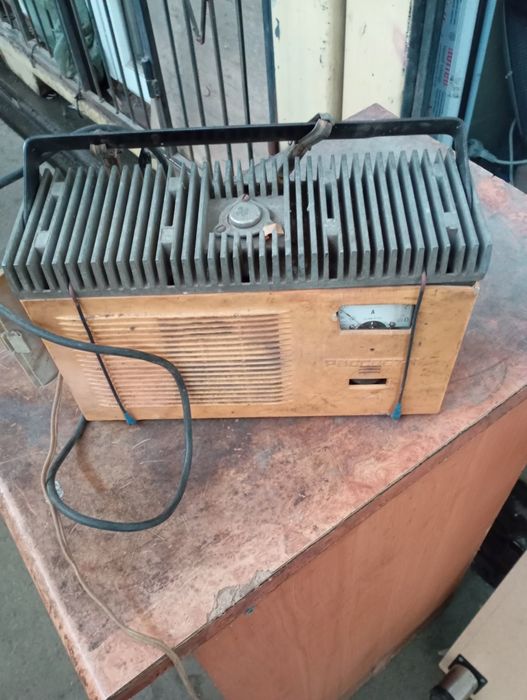 Зарядное устройство для автомобиля