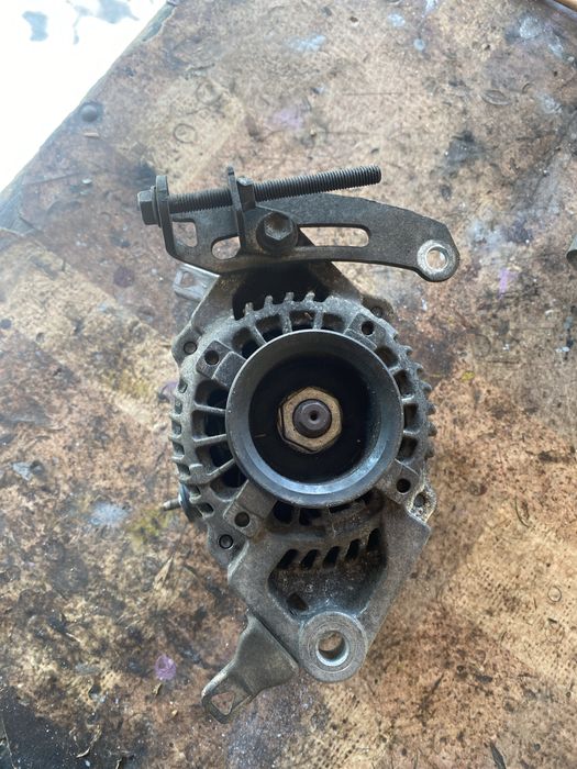 Алтернатор / Генератор за тойота ярис 1.0 2007г
