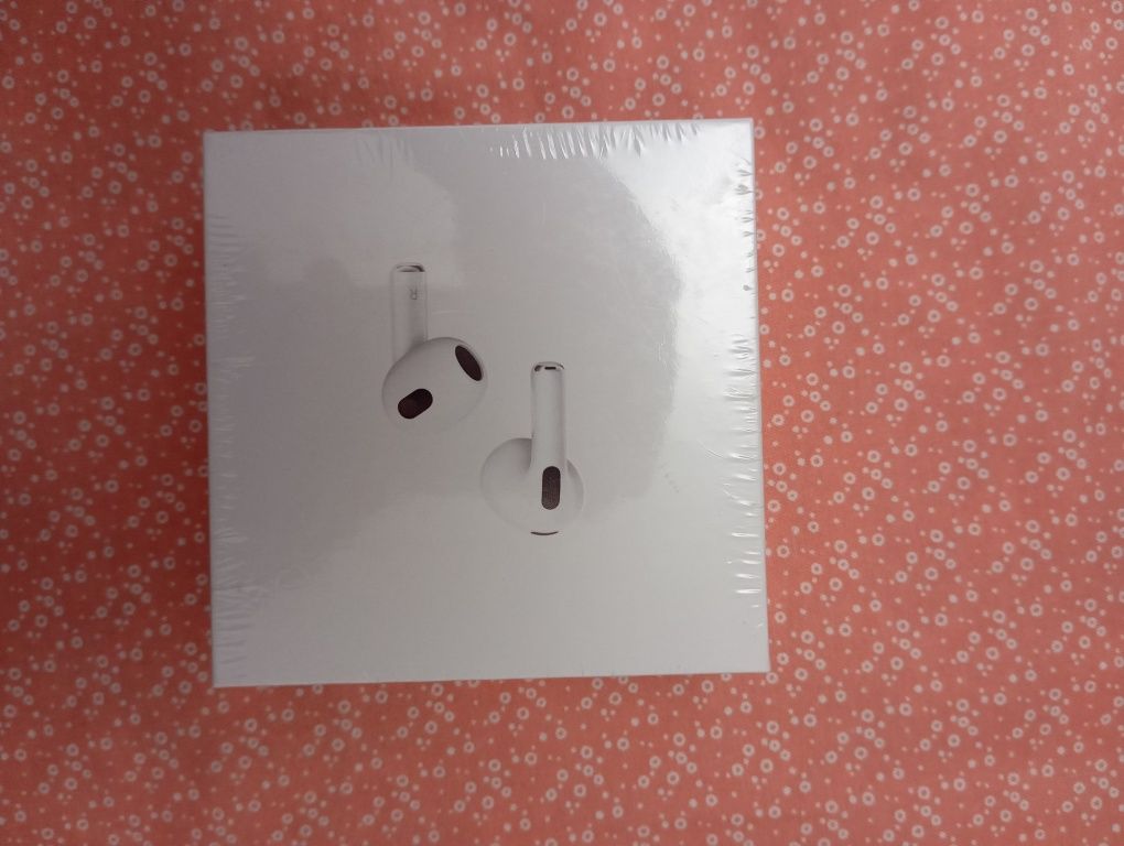 AirPods наушник бағасы 10.000 Apple Watch сағат бағасы 20.000 карманны