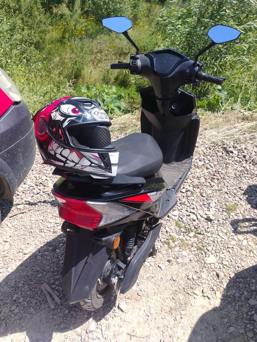 Dau la schimb scuter electric cu unul pe  benzină