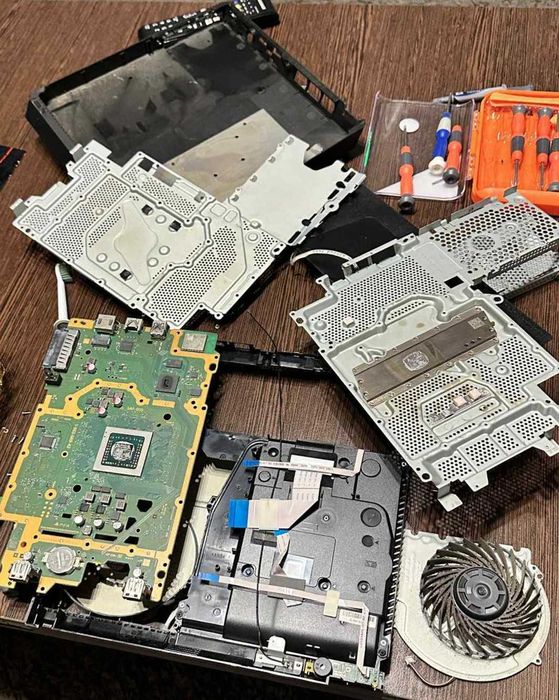 Reparații Laptopuri, Telefoane, PC, Console & Stații Audio