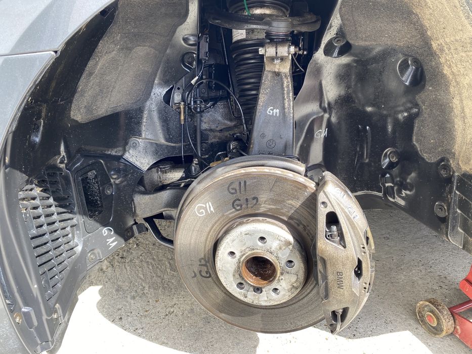 Etrier stânga față BMW seria 7 G11, G12 730 D