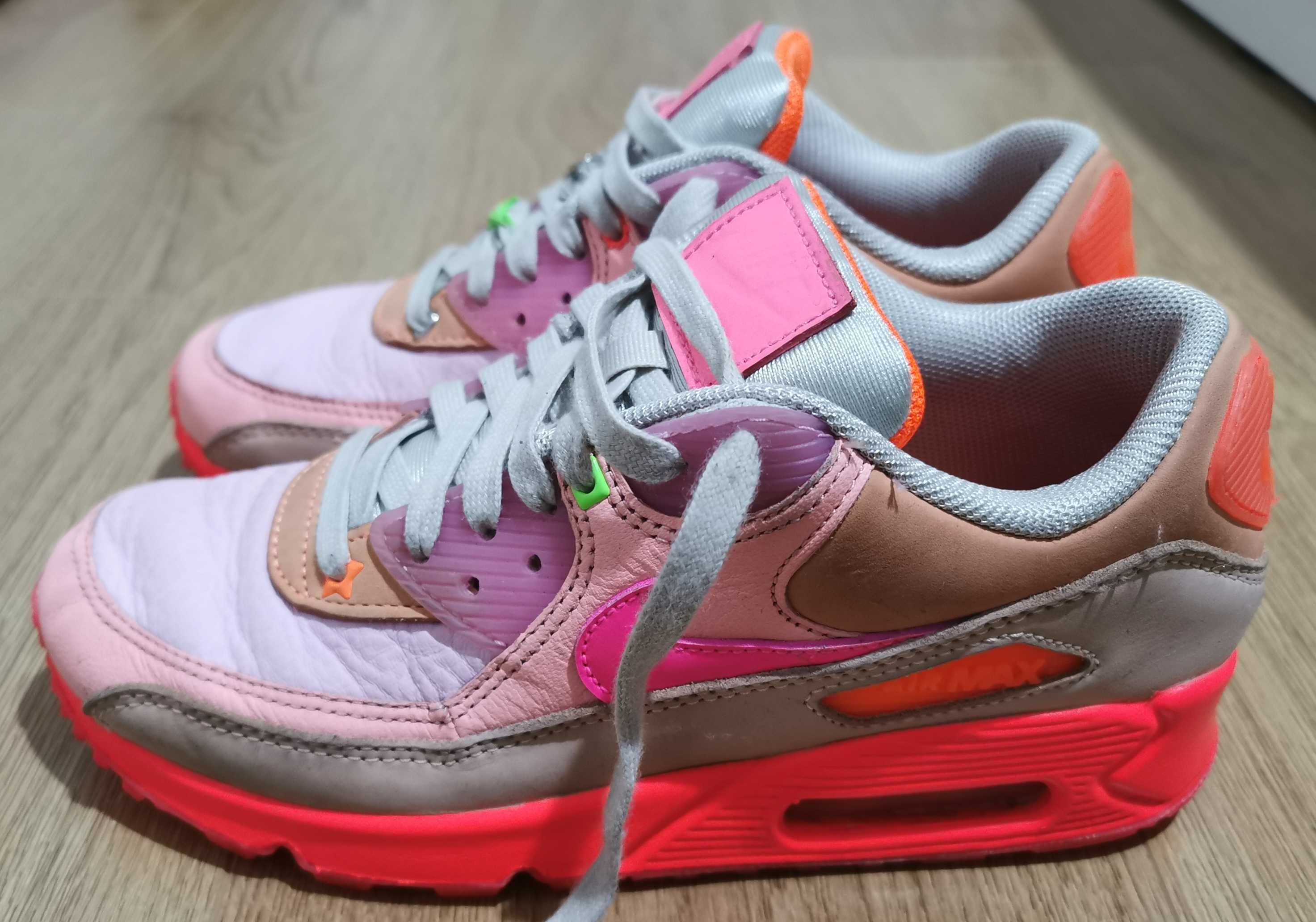 Nike WMNS Air Max 90 Premium Bright Crimson/Pure Platinum 38.5