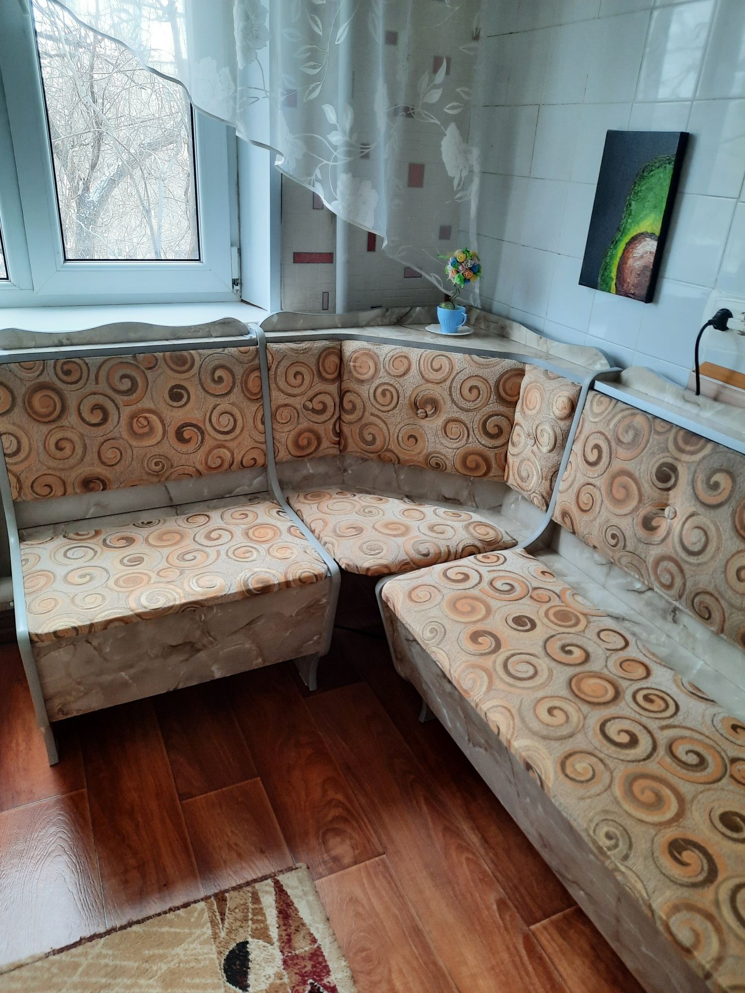 Кухонный уголок продаю срочно