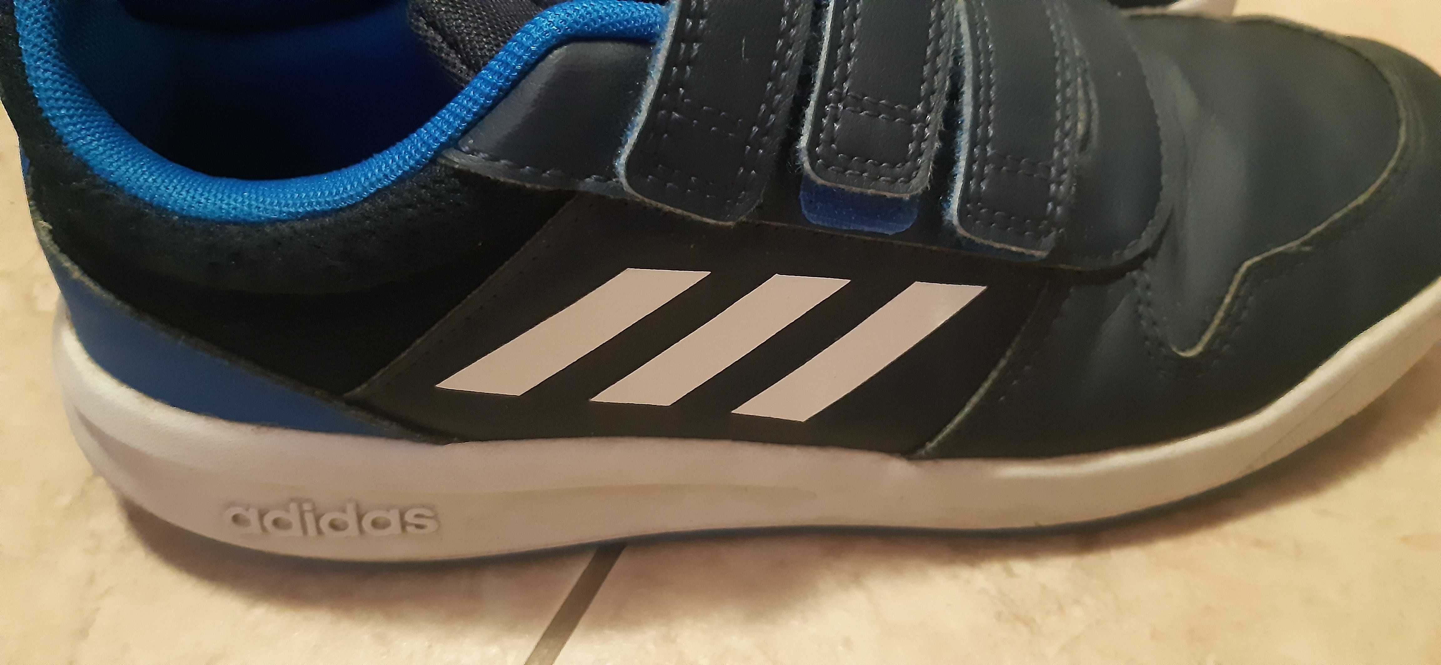 Adidasi baietei marca Adidas