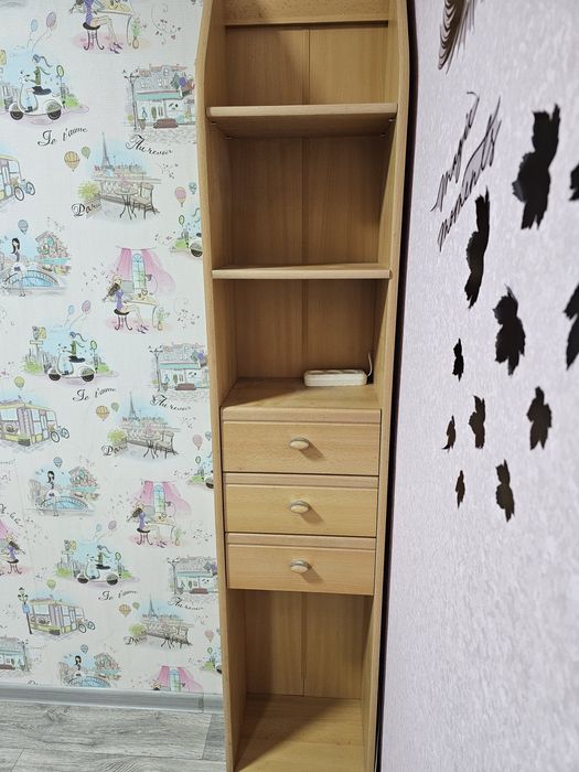 Продам шкаф пенал