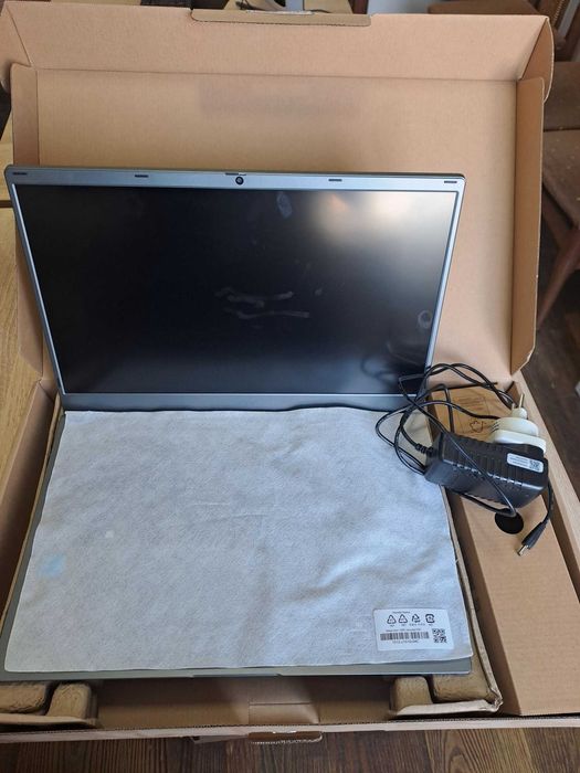 Noutbook aser sotiladi