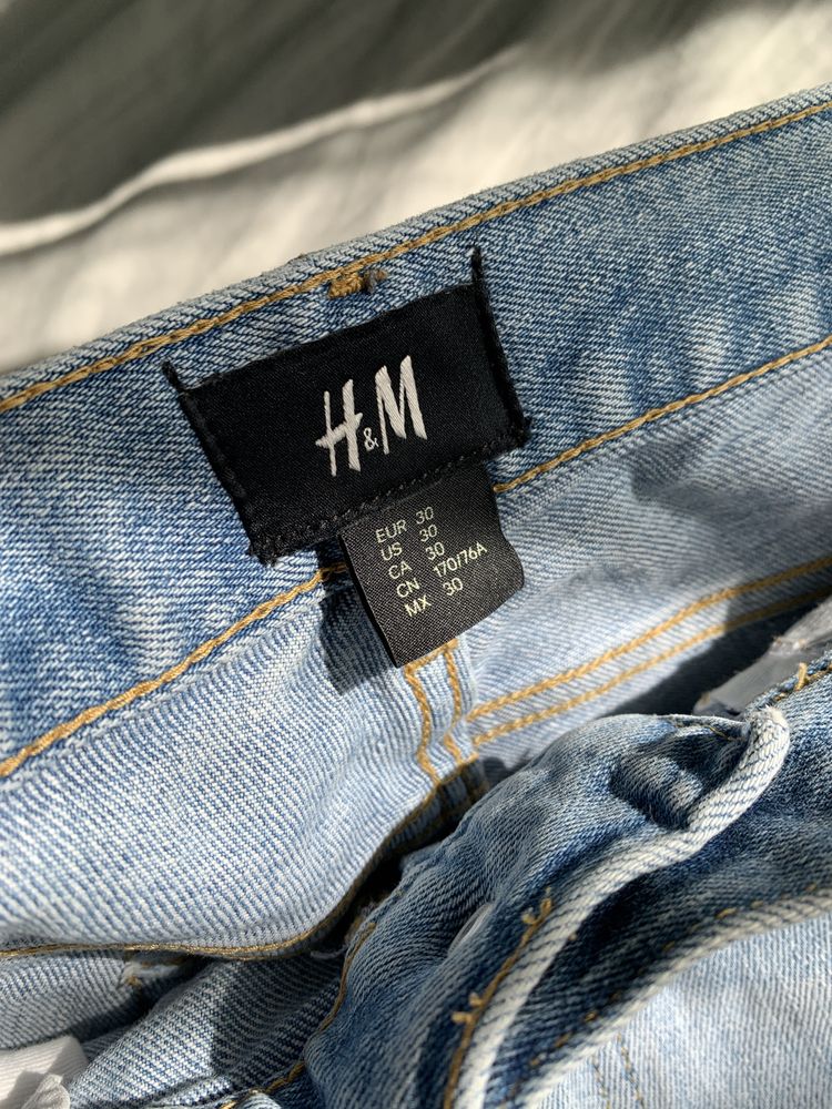 Pantaloni H&M scurti de blugi/denim (barbati)
