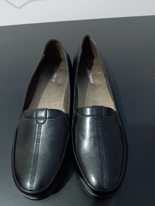 Vând doua perechi pantofi Nr 41