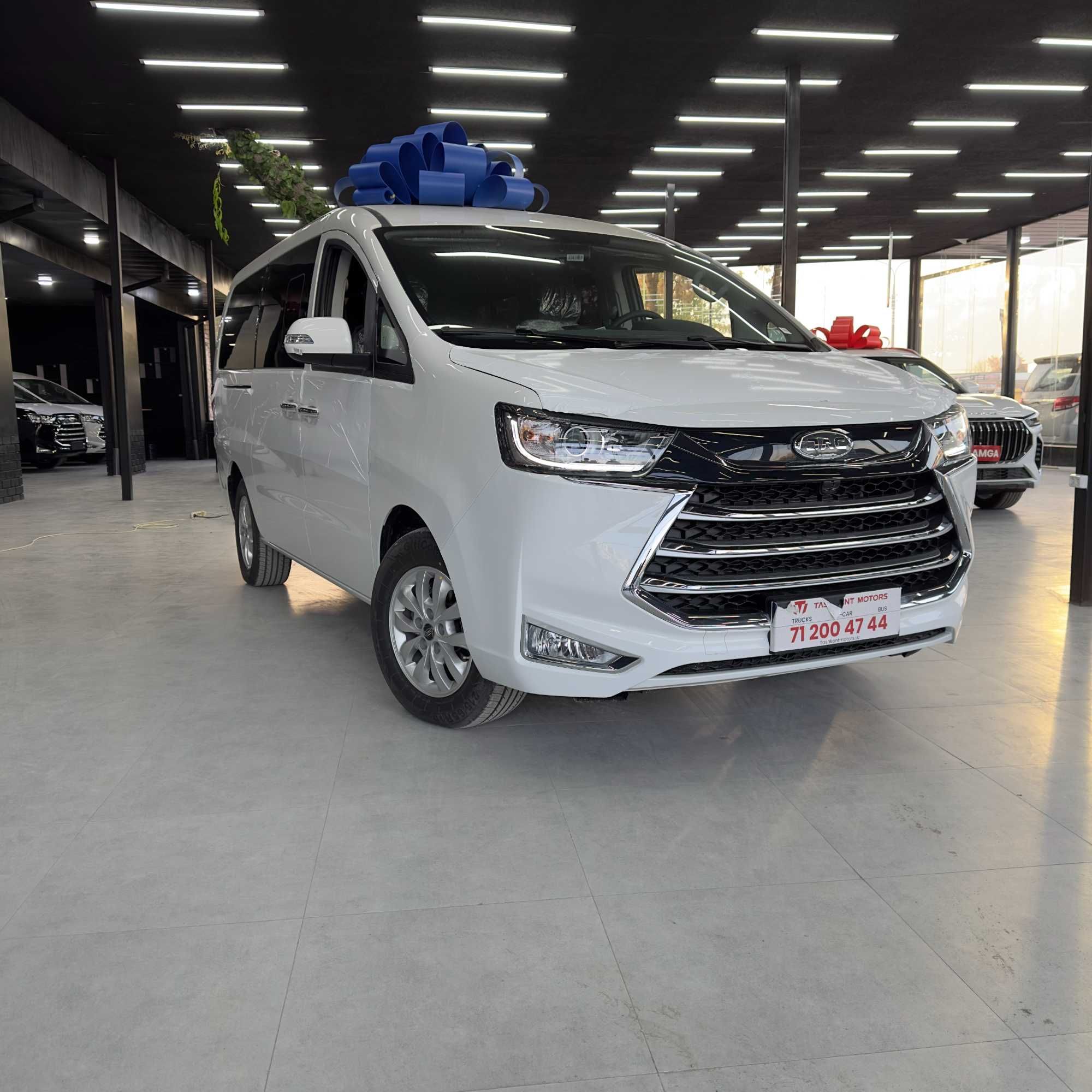 JAC M4 микроавтобуси