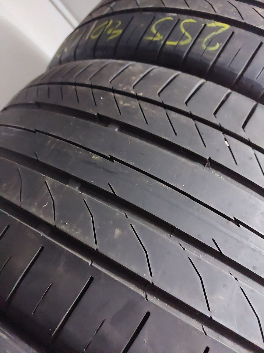 2 anvelope 255/40 R18 Continental runflat